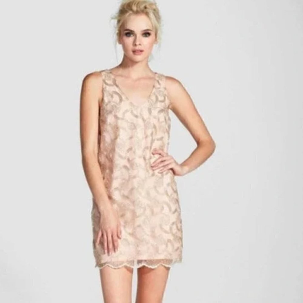 ASTR The Label Women's Size Medium Applique Shift Dress Blush Pink Gold Metallic
